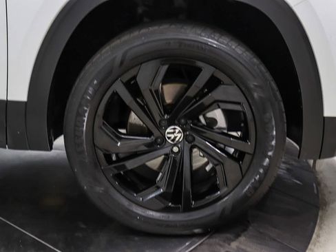 Used 2022 Volkswagen Atlas SE w/ Panoramic Sunroof Package FWD image 9