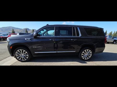 Used 2023 GMC Yukon XL Denali AWD/4WD image 8