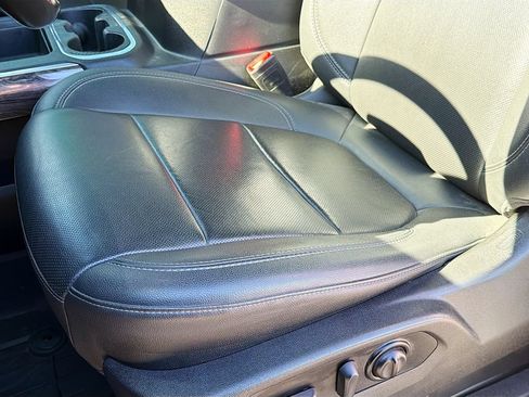 Used 2022 Chevrolet Silverado 1500 LTZ w/ Safety Package II AWD/4WD image 19