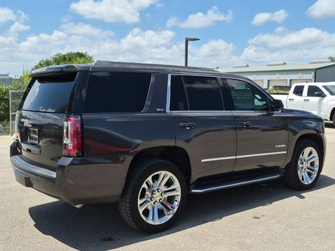 Used 2017 GMC Yukon SLT w/ Premium Edition AWD/4WD image 5