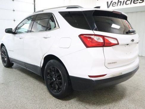 Used 2018 Chevrolet Equinox LT w/ Sun & Infotainment Package FWD image 3