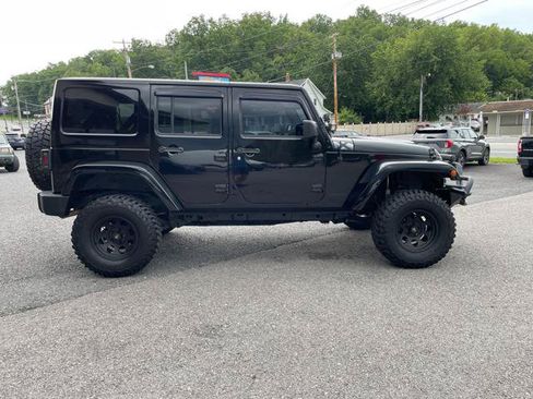 Used 2015 Jeep Wrangler Unlimited Sahara AWD/4WD image 9
