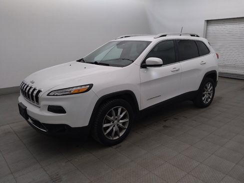 Used 2018 Jeep Cherokee Limited FWD image 2