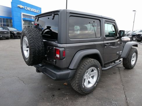 Used 2019 Jeep Wrangler Sport image 4