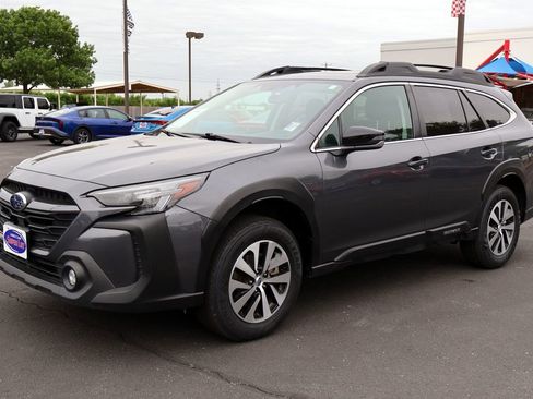 Used 2025 Subaru Outback Premium AWD/4WD image 10