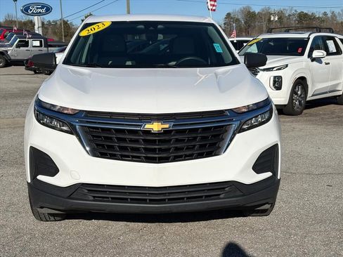 Used 2023 Chevrolet Equinox LS AWD/4WD image 2