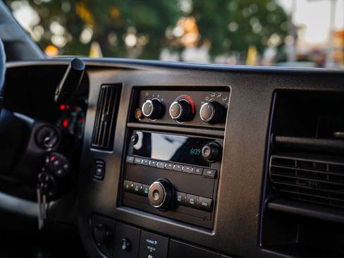 Used 2022 GMC Savana 2500 w/ Driver Convenience Package image 13