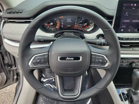 Used 2022 Jeep Compass Latitude FWD image 21