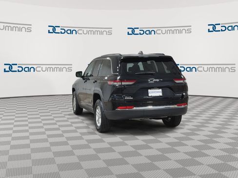 Used 2023 Jeep Grand Cherokee Laredo AWD/4WD image 8