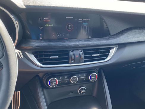 Used 2024 Alfa Romeo Stelvio Sprint image 8