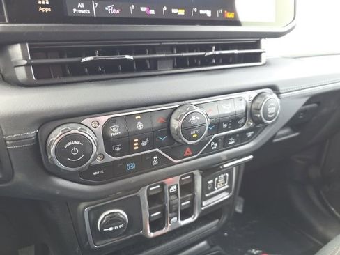 Used 2025 Jeep Wrangler Unlimited Sahara w/ Safety Group image 24