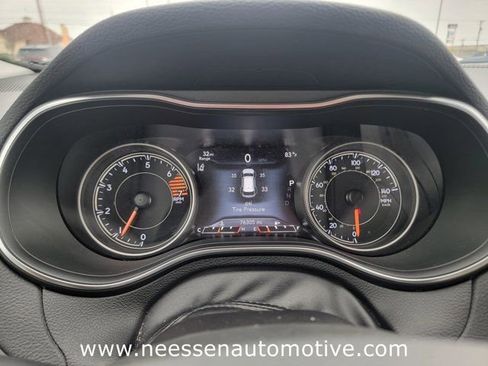 Used 2020 Jeep Cherokee Limited w/ Technology Group FWD image 22