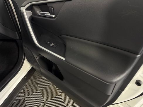 Used 2025 Toyota RAV4 SE AWD/4WD image 33