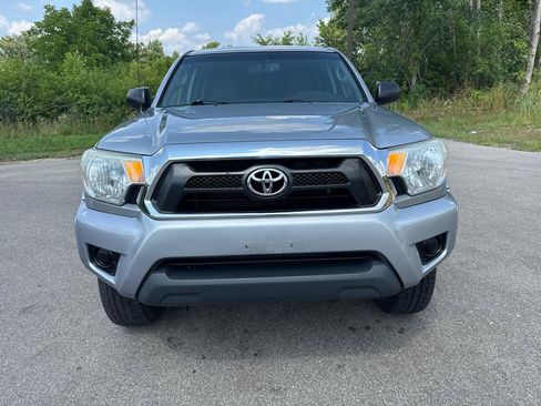 Used 2014 Toyota Tacoma 4x4 Double Cab image 2