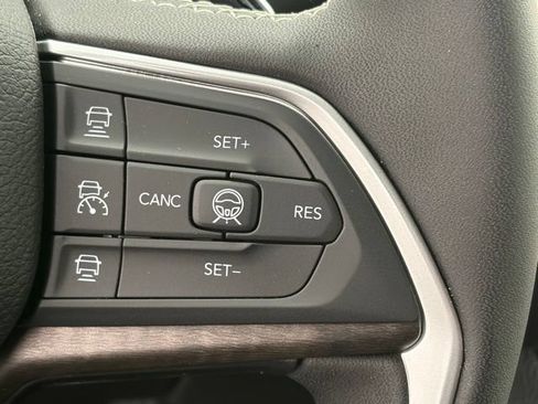 New 2026 Jeep Grand Cherokee L Limited w/ Limited Altitude Package AWD/4WD image 18