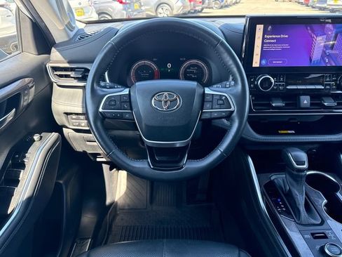 Used 2023 Toyota Highlander Limited AWD/4WD image 18