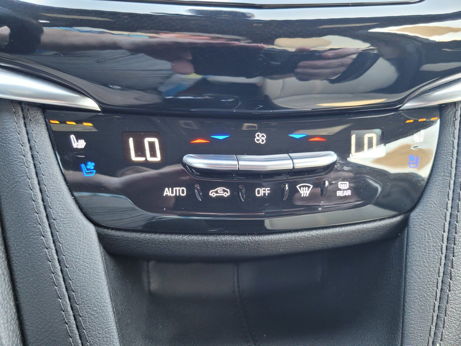 Used 2024 Cadillac XT6 Sport w/ Technology Package AWD/4WD image 22