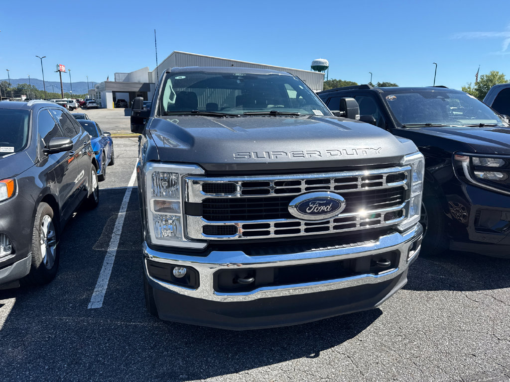 Used 2025 Ford F250 XLT AWD/4WD image 4