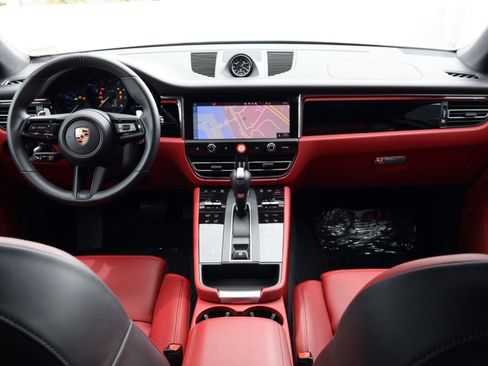 Certified 2025 Porsche Macan image 21