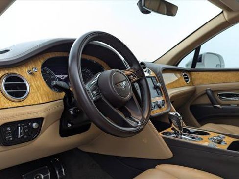 Used 2019 Bentley Bentayga AWD/4WD image 24