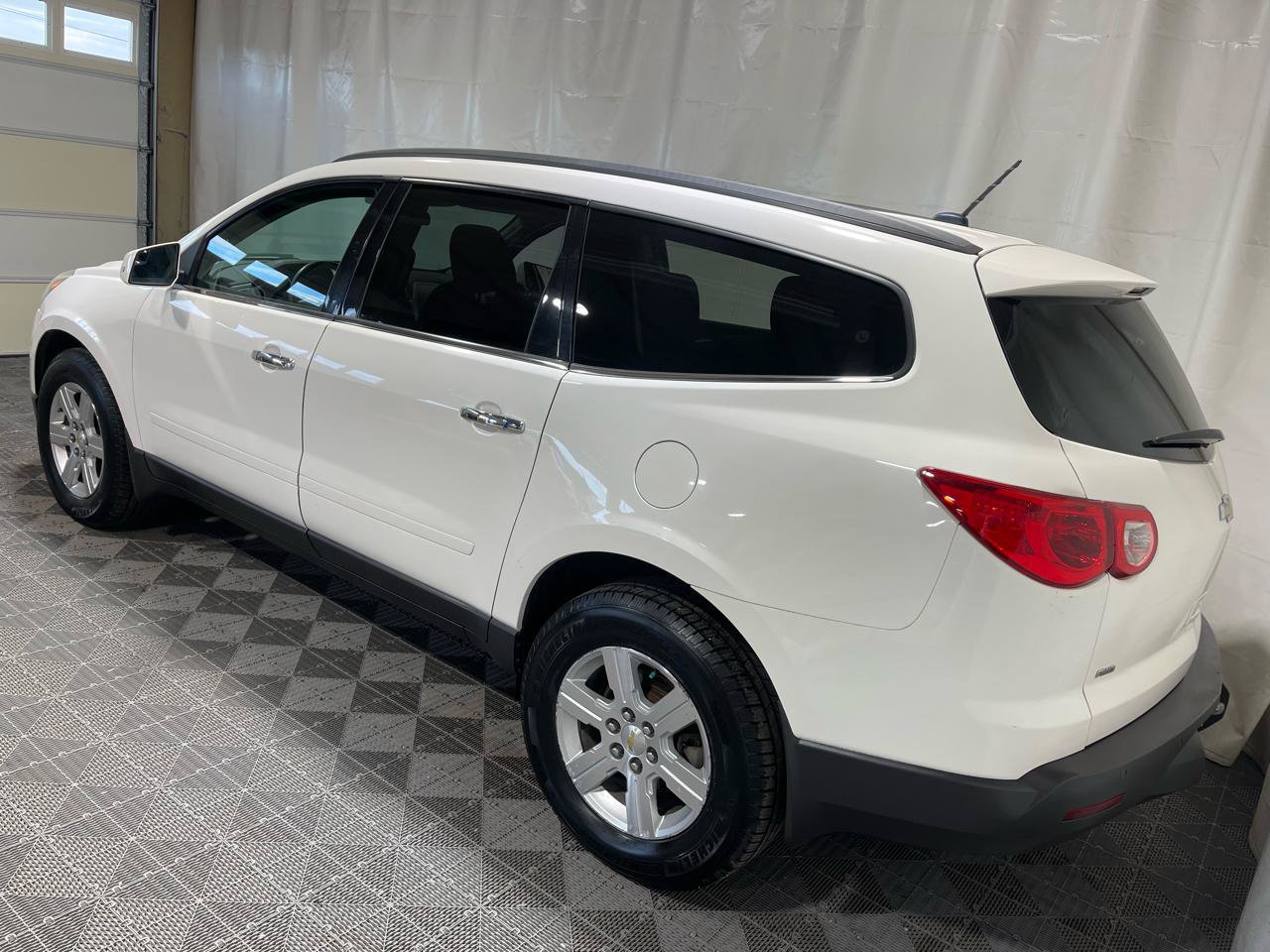 Used 2011 Chevrolet Traverse LT AWD/4WD image 3