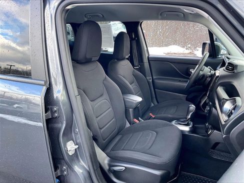 Used 2022 Jeep Renegade Latitude image 10