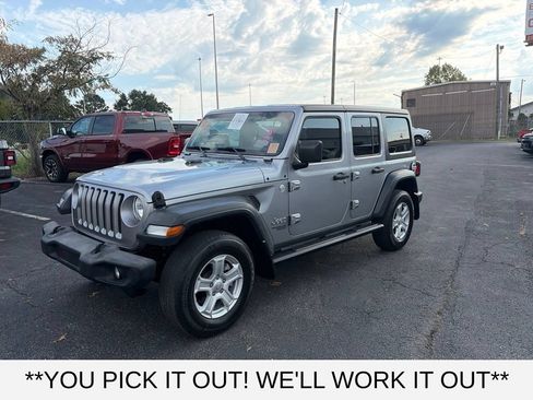 Used 2018 Jeep Wrangler Unlimited Sport AWD/4WD image 3