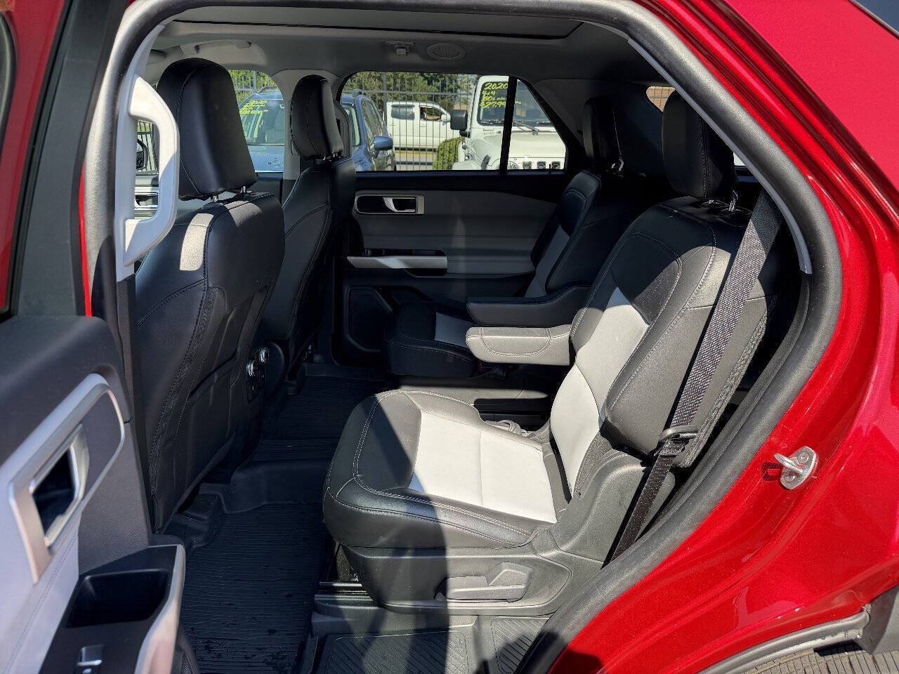 Used 2023 Ford Explorer XLT RWD image 14
