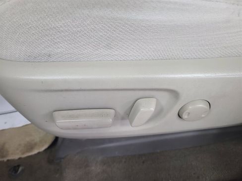 Used 2014 Toyota Sienna LE image 29