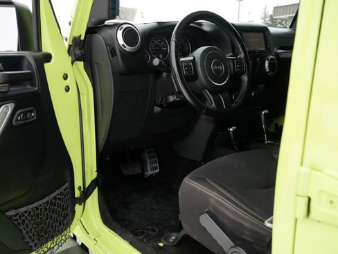 Used 2016 Jeep Wrangler Unlimited Sahara w/ Dual Top Group image 13