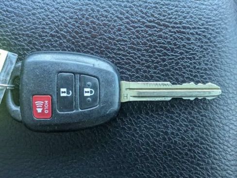 Used 2014 Toyota RAV4 LE FWD image 32