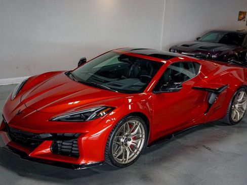 Used 2025 Chevrolet Corvette Z06 w/ Stealth Interior Trim Package RWD image 33