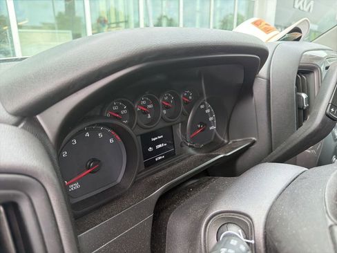 Used 2020 Chevrolet Silverado 1500 Custom w/ Custom Value Package RWD image 11
