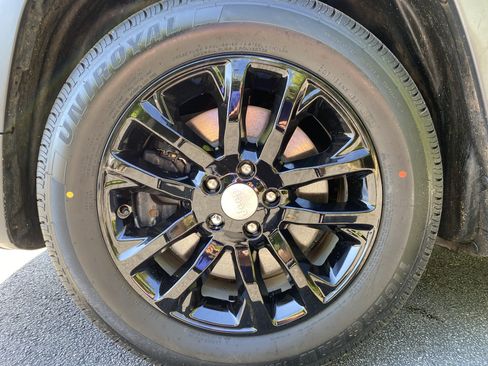 Used 2020 Jeep Cherokee Latitude FWD image 37