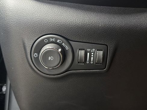 Used 2022 Jeep Compass Limited w/ Elite Group image 17