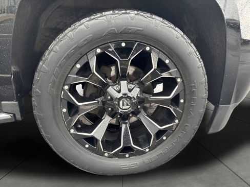 Used 2020 Chevrolet Suburban Premier image 10