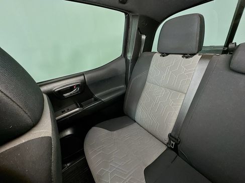 Used 2022 Toyota Tacoma TRD Sport AWD/4WD image 12