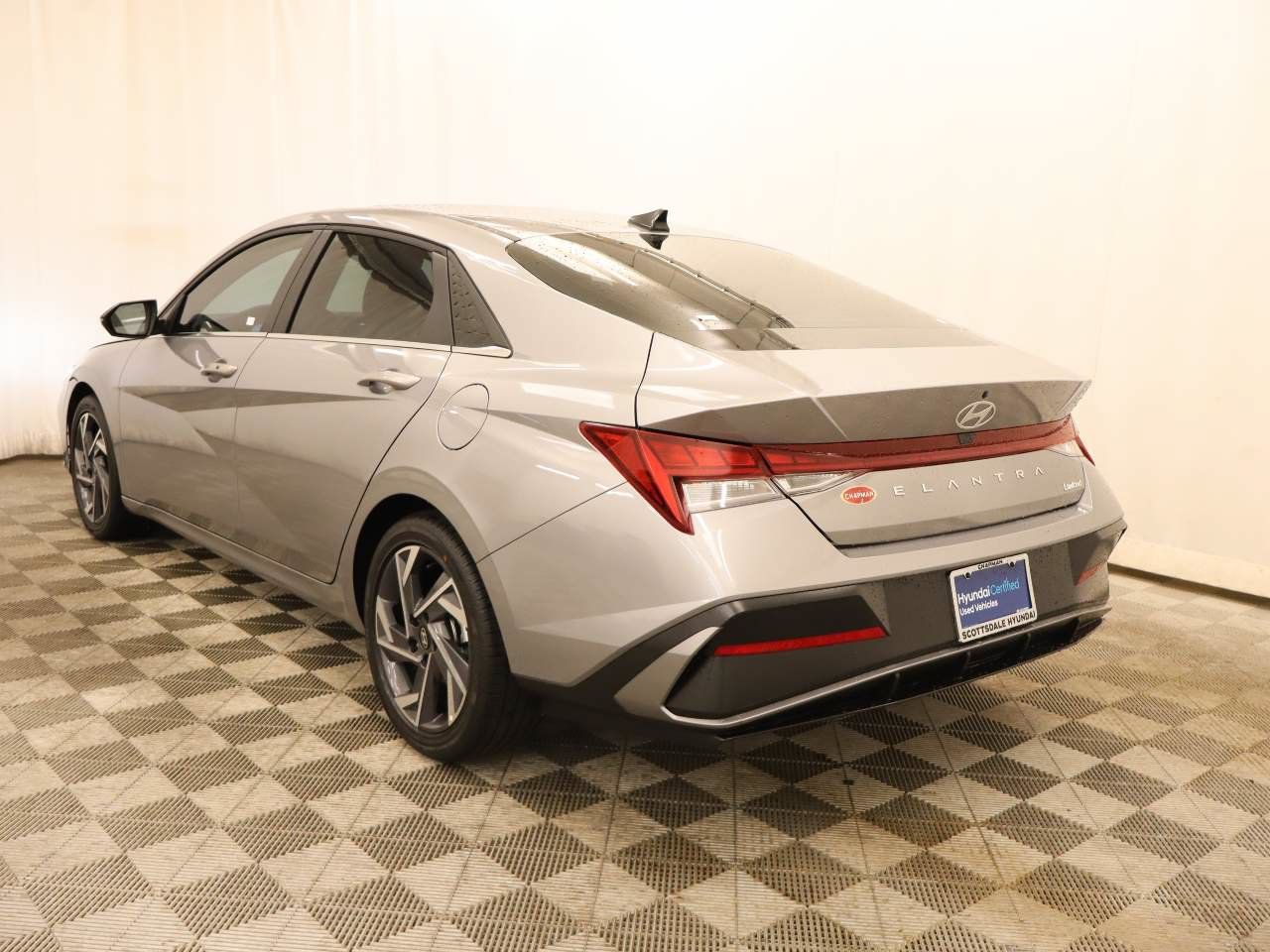 Used 2026 Hyundai Elantra Limited FWD image 4