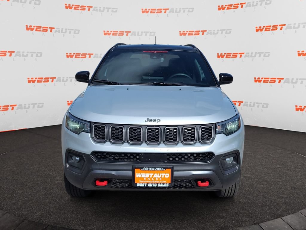 Used 2025 Jeep Compass Trailhawk AWD/4WD image 8