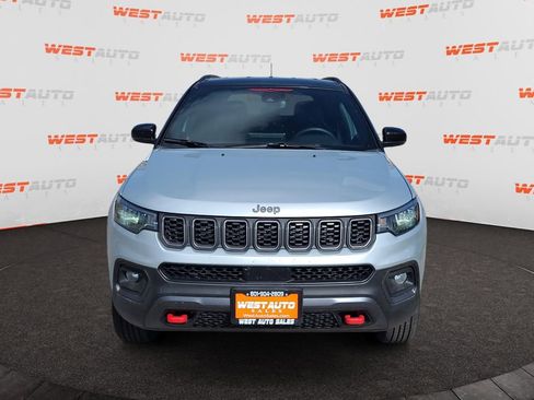 Used 2025 Jeep Compass Trailhawk AWD/4WD image 8