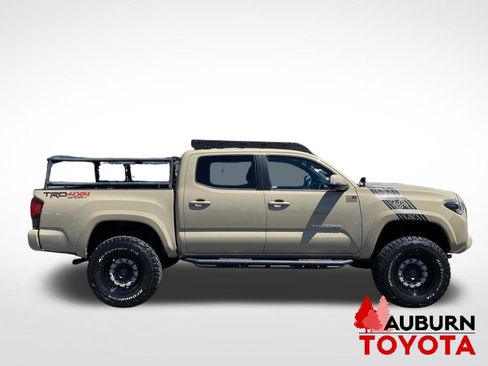 Used 2018 Toyota Tacoma TRD Sport AWD/4WD image 8