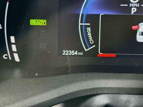 Used 2025 Toyota Camry SE w/ Convenience Package FWD image 16