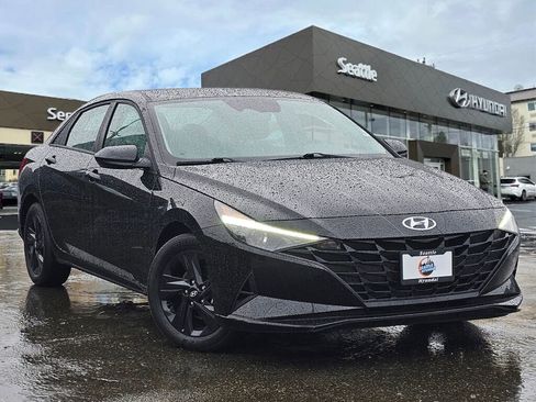 Used 2023 Hyundai Elantra SEL image 1