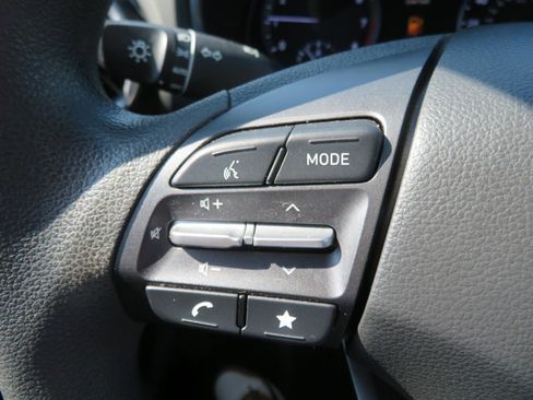 Used 2022 Hyundai Kona SE image 23