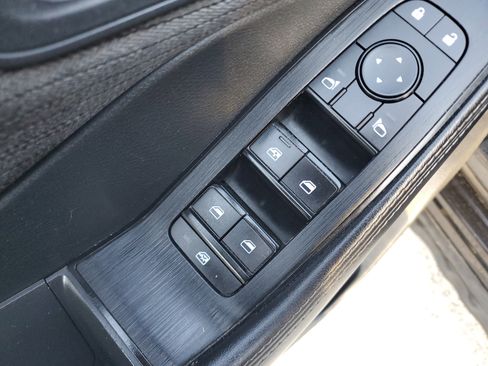 Used 2021 Nissan Rogue S image 17