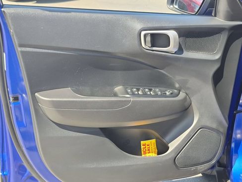Used 2025 Hyundai Venue SEL FWD image 11