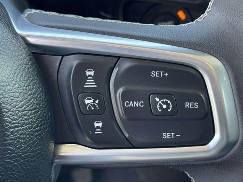 Used 2025 Jeep Wrangler Unlimited Sahara AWD/4WD image 20