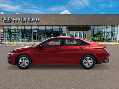 New 2026 Hyundai Elantra SE image 3