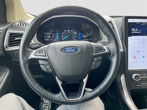 Used 2022 Ford Edge SEL image 11
