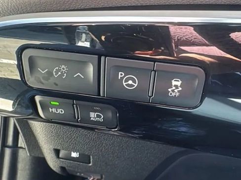 Used 2019 Toyota Prius Limited image 22